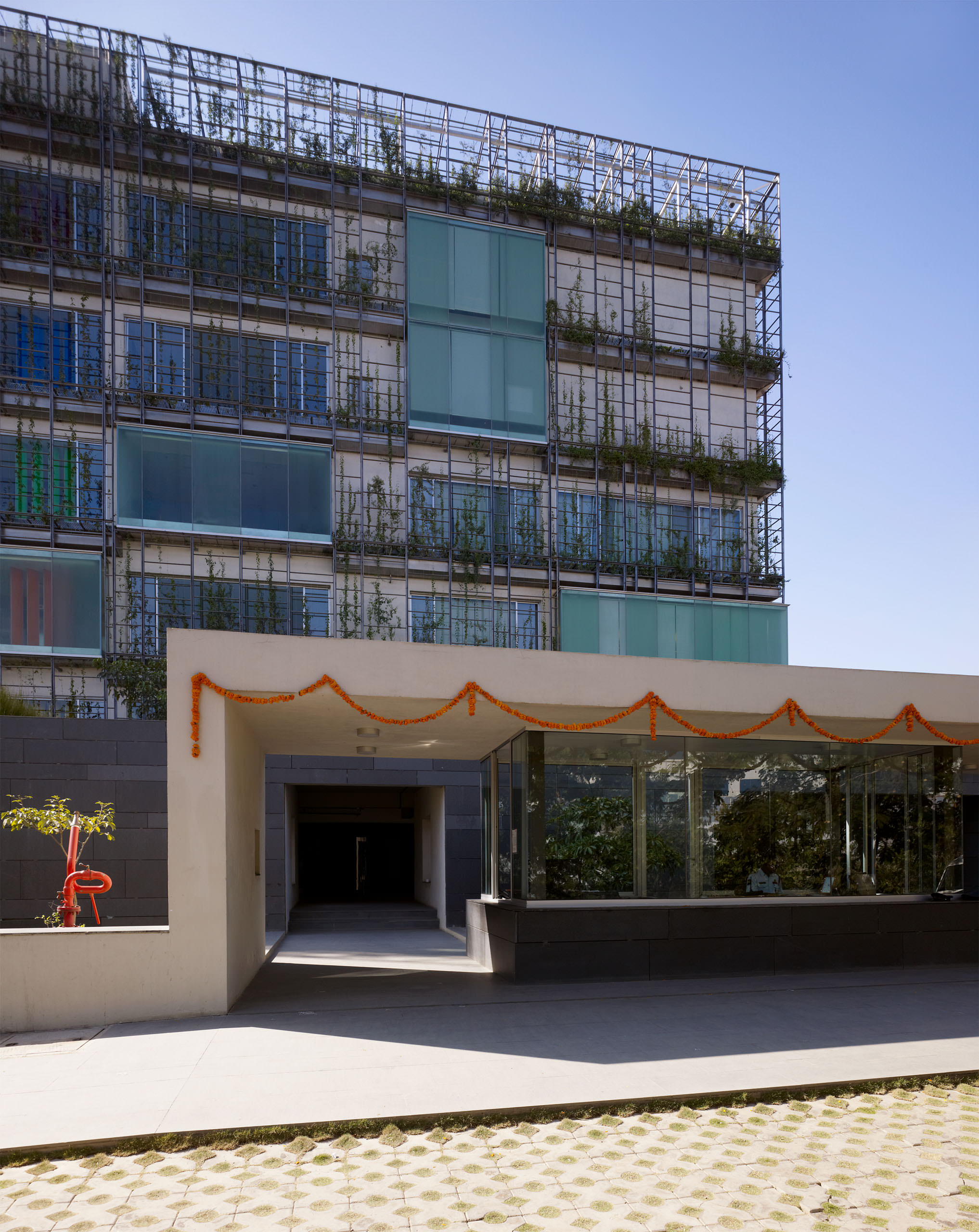 E12375 032731p j2560